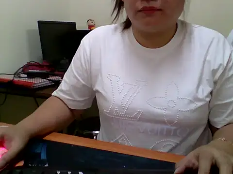 Sarah no land online show from April 2026 03:08:02 AM