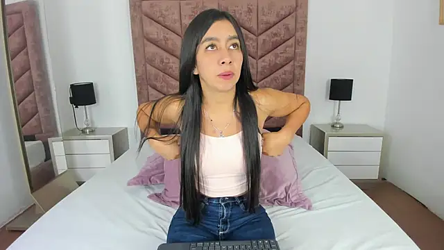 Snapshot of Zara_Cardona chatting on January 2026 12:01:01 PM Zara Cardona online show from January 2026 12:01:01 PM