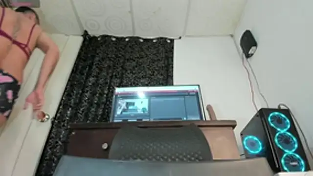 nickytabitch online show from April 2026 08:20:02 AM