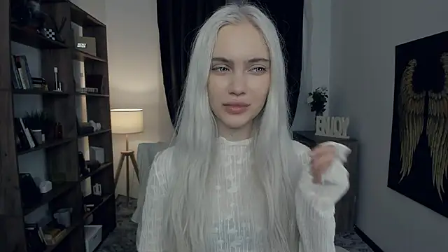 KristalCrowner online show from February 2026 07:36:02 PM