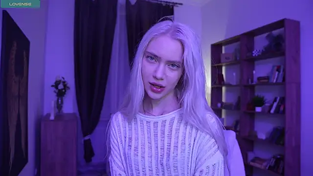 KristalCrowner online show from April 2026 07:20:02 PM