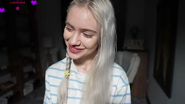 KristalCrowner online show from March 2026 08:35:01 PM