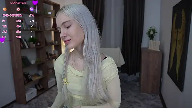 KristalCrowner online show from March 2026 07:18:01 PM