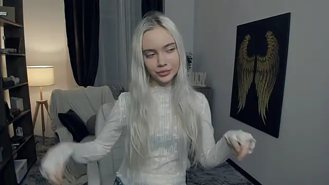 KristalCrowner online show from February 2026 07:33:01 PM