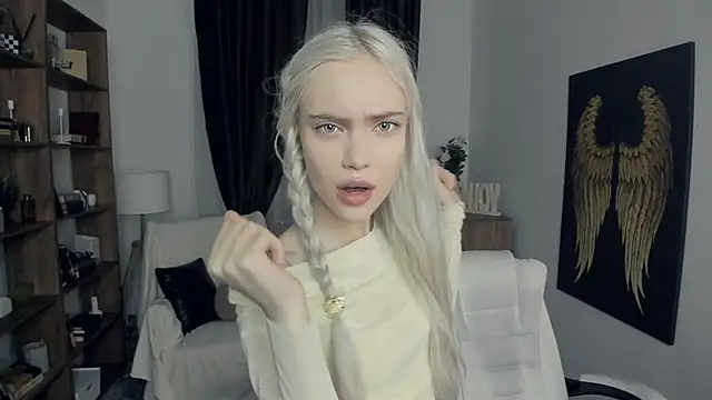 KristalCrowner online show from February 2026 07:36:01 PM