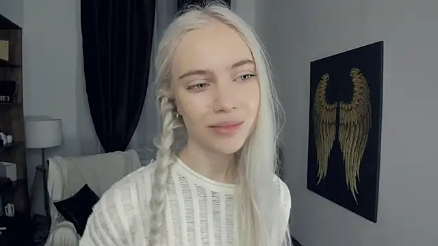 KristalCrowner online show from February 2026 07:24:01 PM