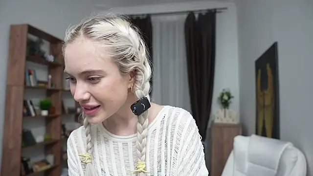 KristalCrowner online show from March 2026 08:43:01 PM