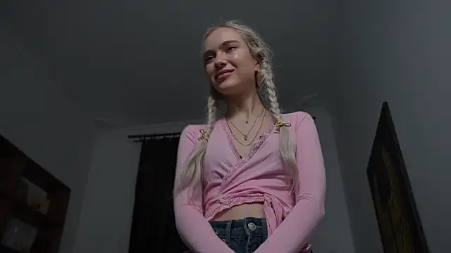 KristalCrowner online show from March 2026 07:48:02 PM