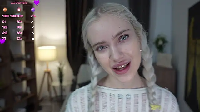 KristalCrowner online show from March 2026 07:32:01 PM