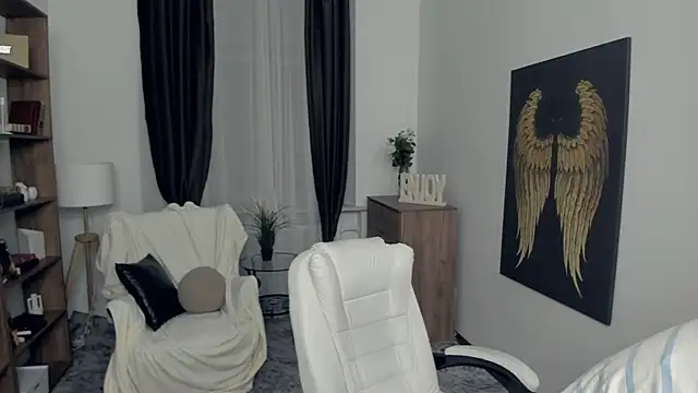 KristalCrowner online show from February 2026 07:21:02 PM