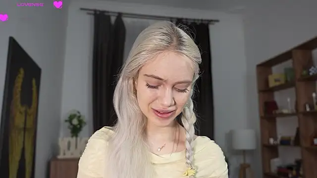 KristalCrowner online show from March 2026 07:37:02 PM