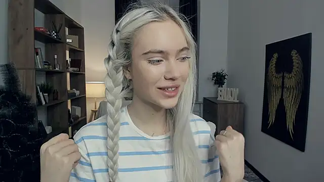 KristalCrowner online show from January 2026 07:23:01 PM