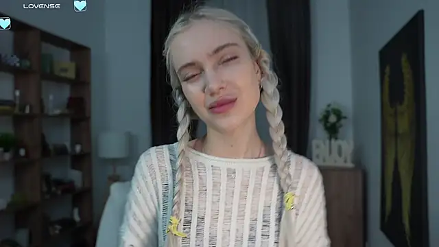 KristalCrowner online show from March 2026 07:36:02 PM