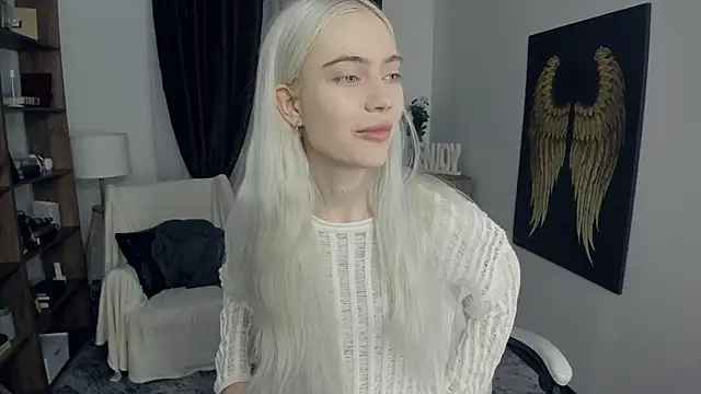 KristalCrowner online show from February 2026 07:37:01 PM