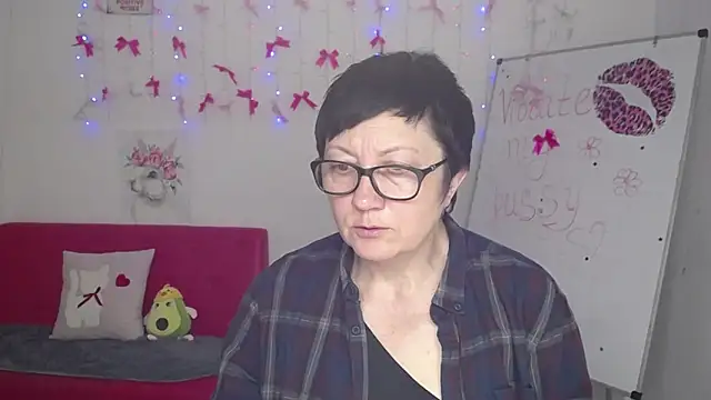 EmilyL0ve online show from May 2026 05:16:02 PM