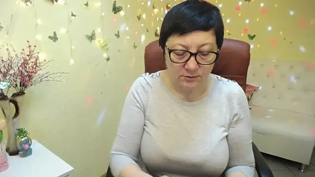 EmilyL0ve online show from April 2026 05:12:02 AM