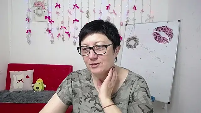 EmilyL0ve online show from April 2026 05:28:02 PM