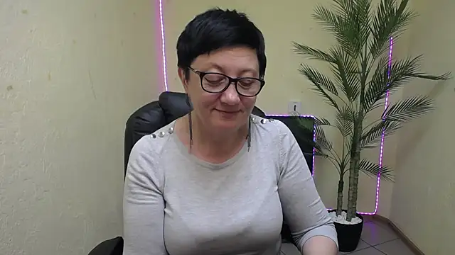 EmilyL0ve online show from May 2026 05:19:01 PM