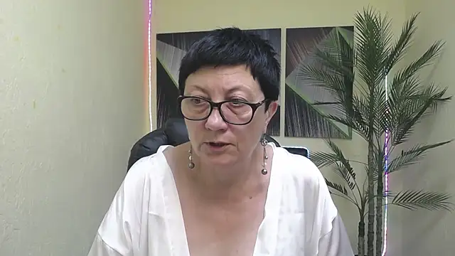 EmilyL0ve online show from July 2026 05:17:01 PM