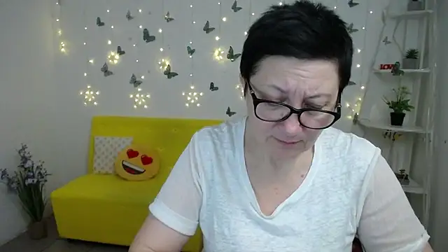 EmilyL0ve online show from March 2026 02:04:02 AM