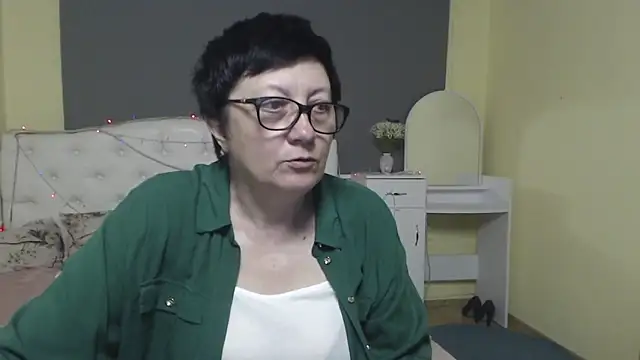 EmilyL0ve online show from May 2026 05:49:01 PM