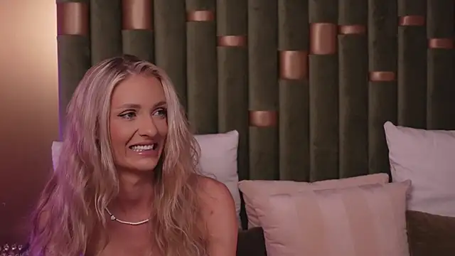 Snapshot of AmeliaAngel chatting on July 2026 06:30:02 PM AmeliaAngel online show from July 2026 06:30:02 PM