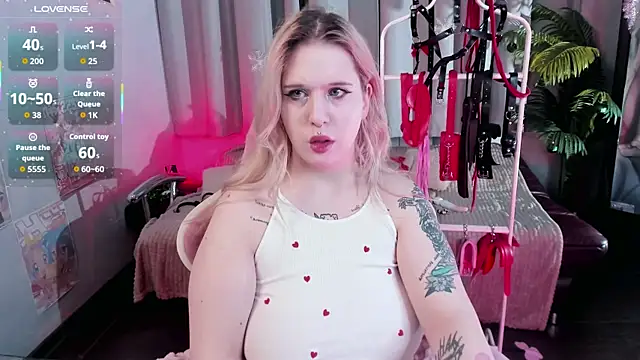  FrostLuna online show from January 2026 05:36:02 AM