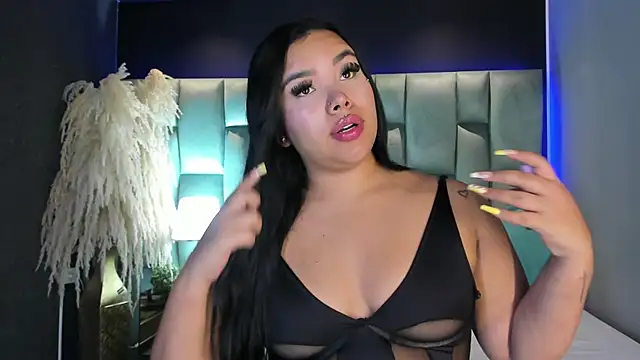 Liaevans   online show from January 2026 07:06:02 PM