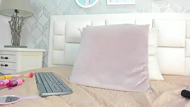 laura rouse7 online show from April 2026 07:26:02 PM