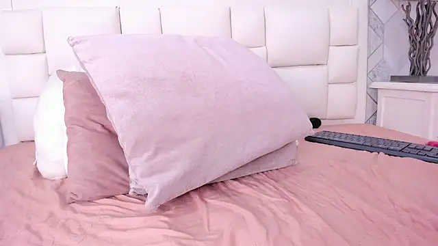 Snapshot of laura_rouse7 chatting on January 2026 11:52:02 PM laura rouse7 online show from January 2026 11:52:02 PM