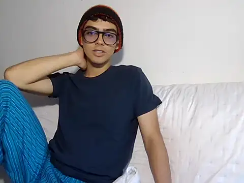 Colombian0baby online show from January 2026 08:05:01 PM