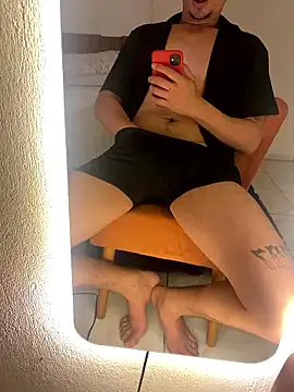 GostosoRS25 online show from January 2026 05:31:01 PM