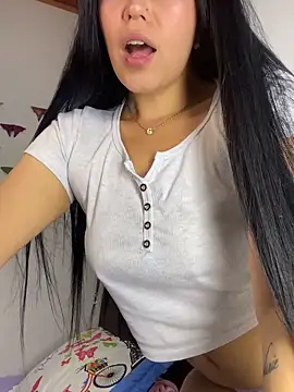 sophyy white online show from April 2026 11:11:01 PM