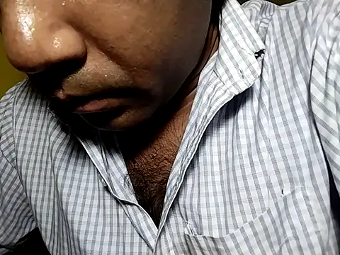 Snapshot of Lucky___05 chatting on July 2026 01:45:01 PM Lucky 05 online show from July 2026 01:45:01 PM
