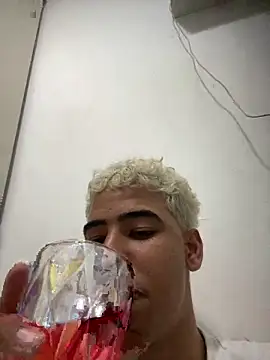 lzinho9153 online show from February 2026 12:10:02 AM