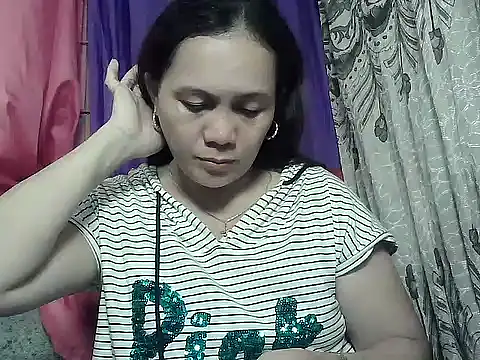 Snapshot of prettymomma24xx chatting on May 2026 09:56:01 AM prettymomma24xx online show from May 2026 09:56:01 AM