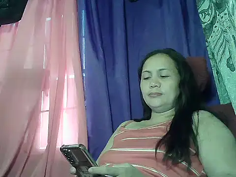 Snapshot of prettymomma24xx chatting on July 2026 11:11:01 PM prettymomma24xx online show from July 2026 11:11:01 PM