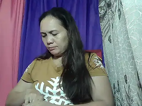 Snapshot of prettymomma24xx chatting on June 2026 02:33:01 PM prettymomma24xx online show from June 2026 02:33:01 PM