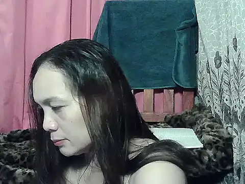 prettymomma24xx online show from April 2026 04:24:02 PM