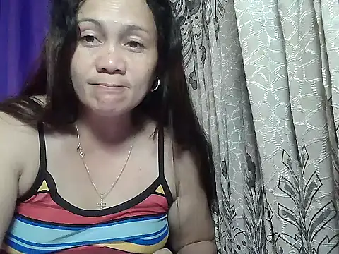 Snapshot of prettymomma24xx chatting on June 2026 12:32:01 AM prettymomma24xx online show from June 2026 12:32:01 AM