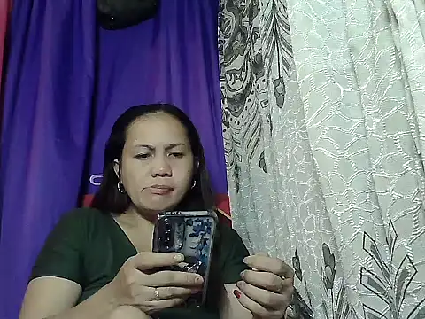 Snapshot of prettymomma24xx chatting on May 2026 09:23:02 PM prettymomma24xx online show from May 2026 09:23:02 PM