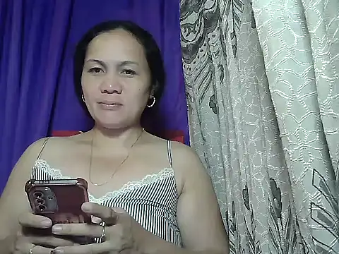 Snapshot of prettymomma24xx chatting on June 2026 07:52:02 PM prettymomma24xx online show from June 2026 07:52:02 PM
