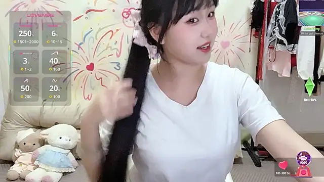 xiaoguai99 online show from April 2026 01:29:01 PM