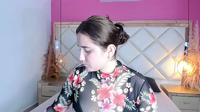 NikollHills online show from January 2026 05:41:01 PM