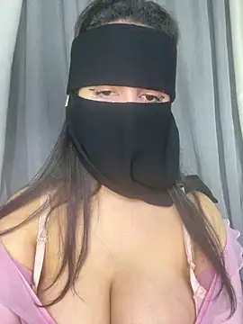 Layano online show from February 2026 01:41:02 PM