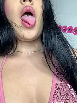 DulcePiink online show from April 2026 06:37:02 PM