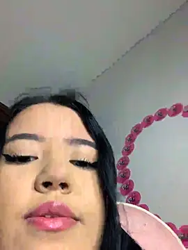 DulcePiink online show from March 2026 11:18:01 PM