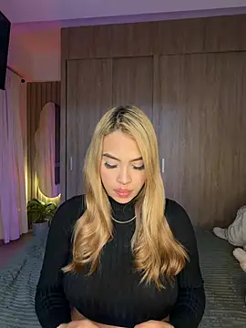 Snapshot of karymoron chatting on February 2026 03:24:02 AM karymoron online show from February 2026 03:24:02 AM