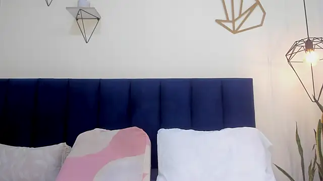 mayaevansmg online show from April 2026 12:17:02 PM