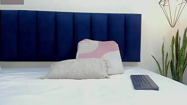 mayaevansmg online show from February 2026 12:48:02 PM